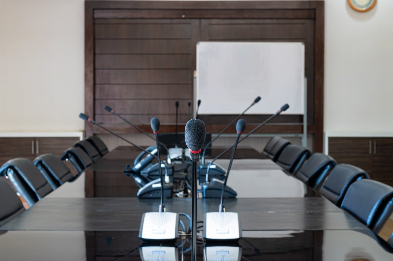 Meeting Room Microphone Business  - KaweewatT / Pixabay